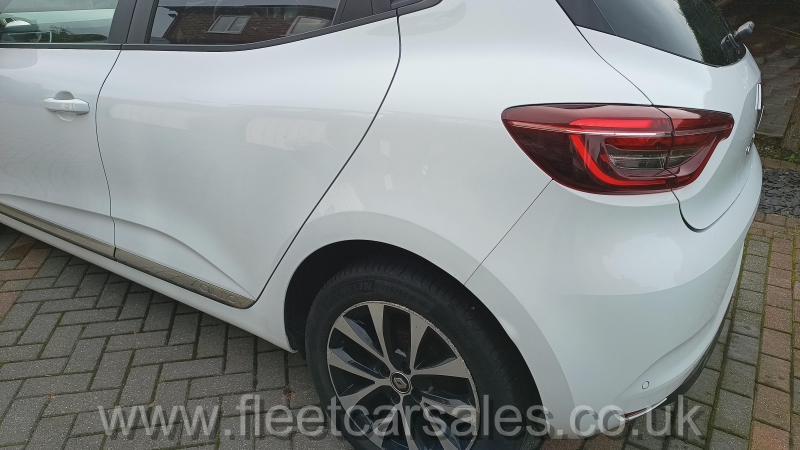 Renault Clio Iconic (3)